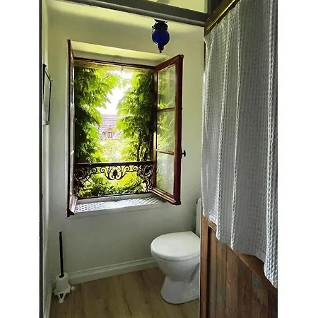דירה Spacious With Garden