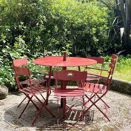 Spacious With Garden *