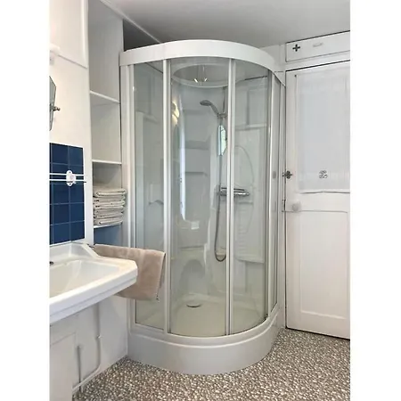 Spacious With Garden דירה *