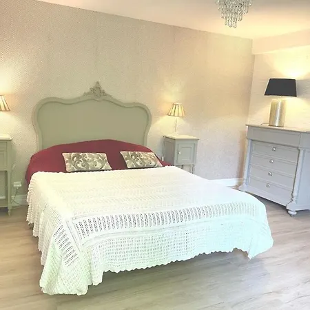 דירה Spacious With Garden